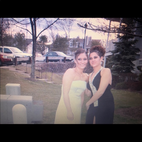 Boutique Dress - Picture 3 of 4